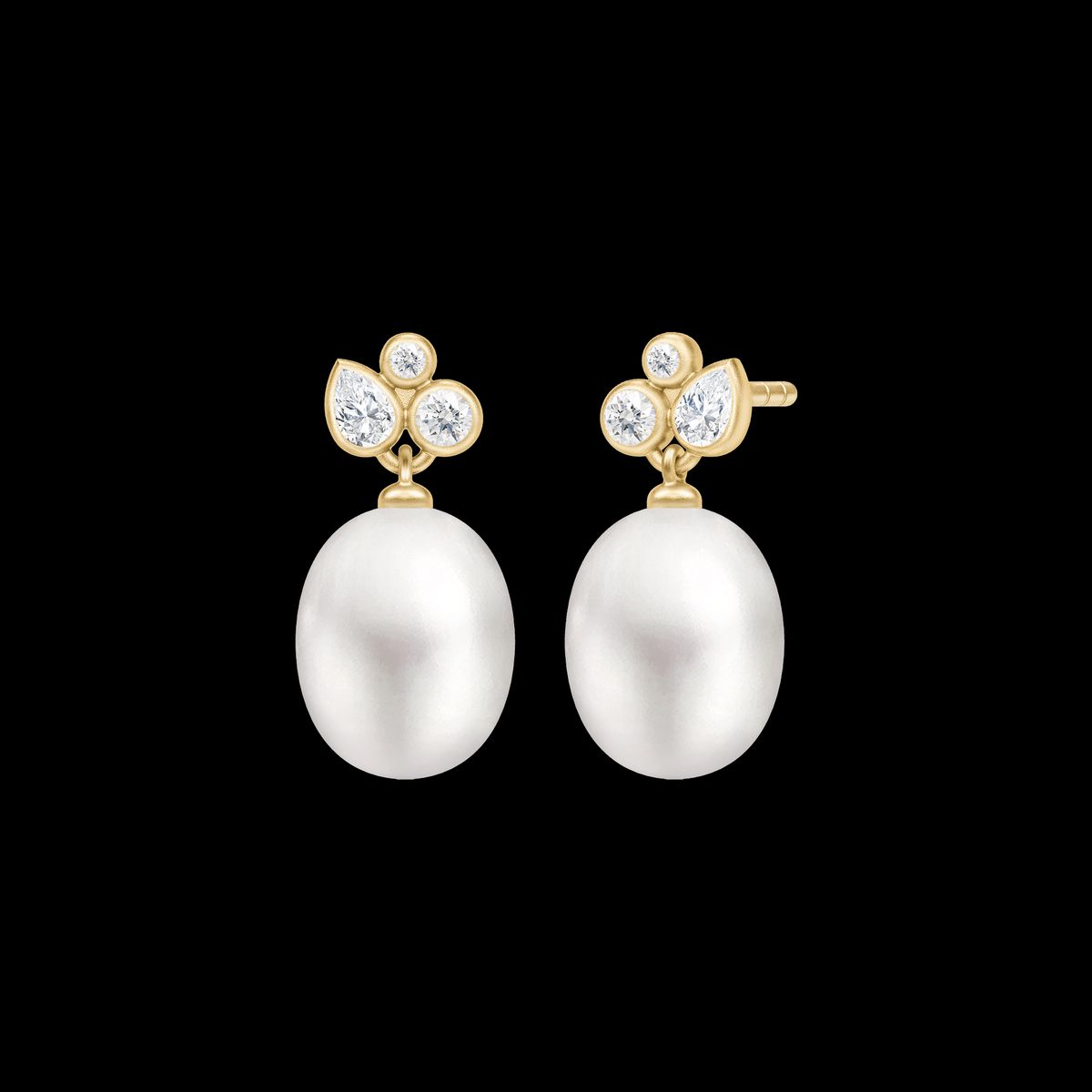 Treasure Earrings White Pearl