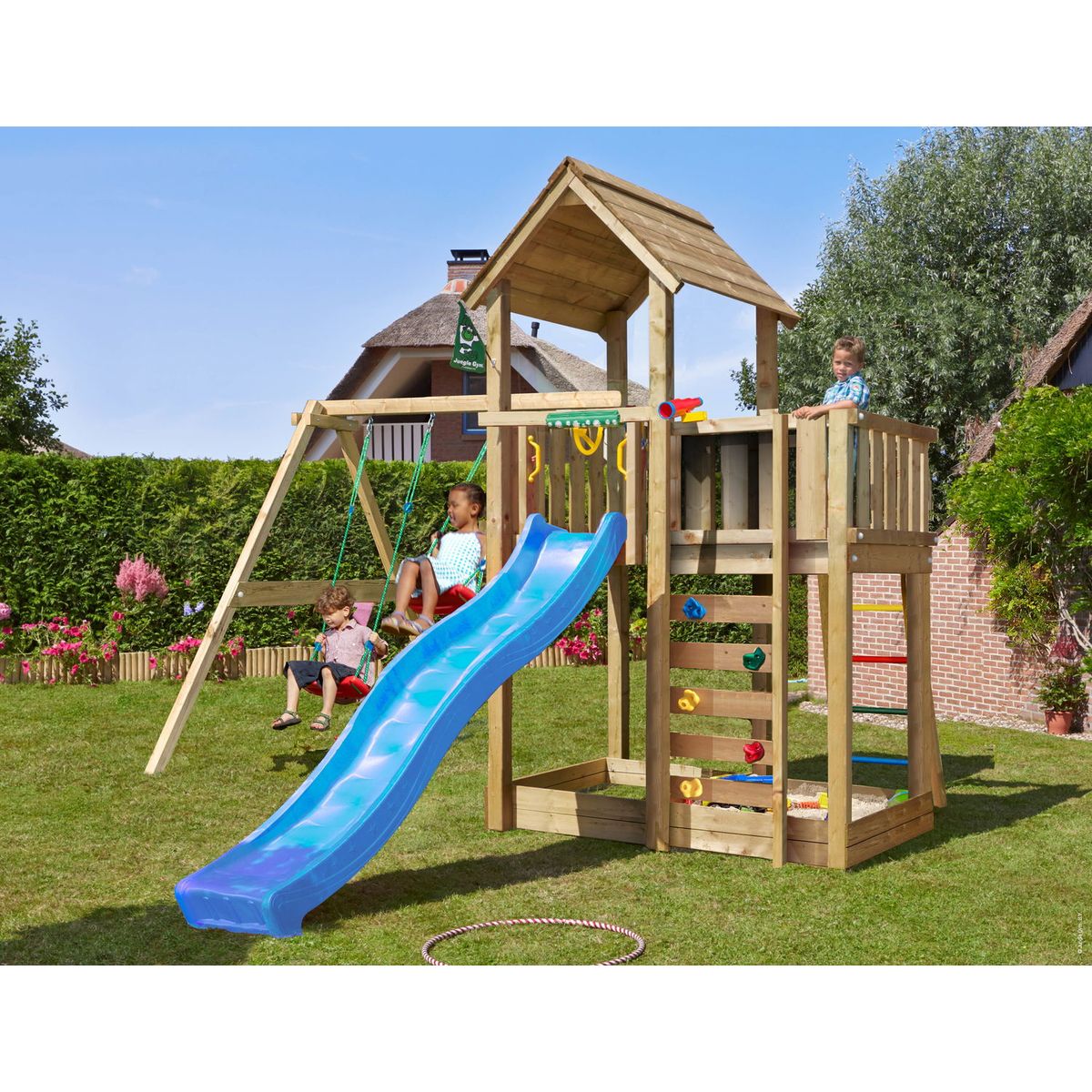 Legetårn Jungle Gym Mansion 2.1 m/2-Swing Module 220, blå rutsjebane og 120 kg sand