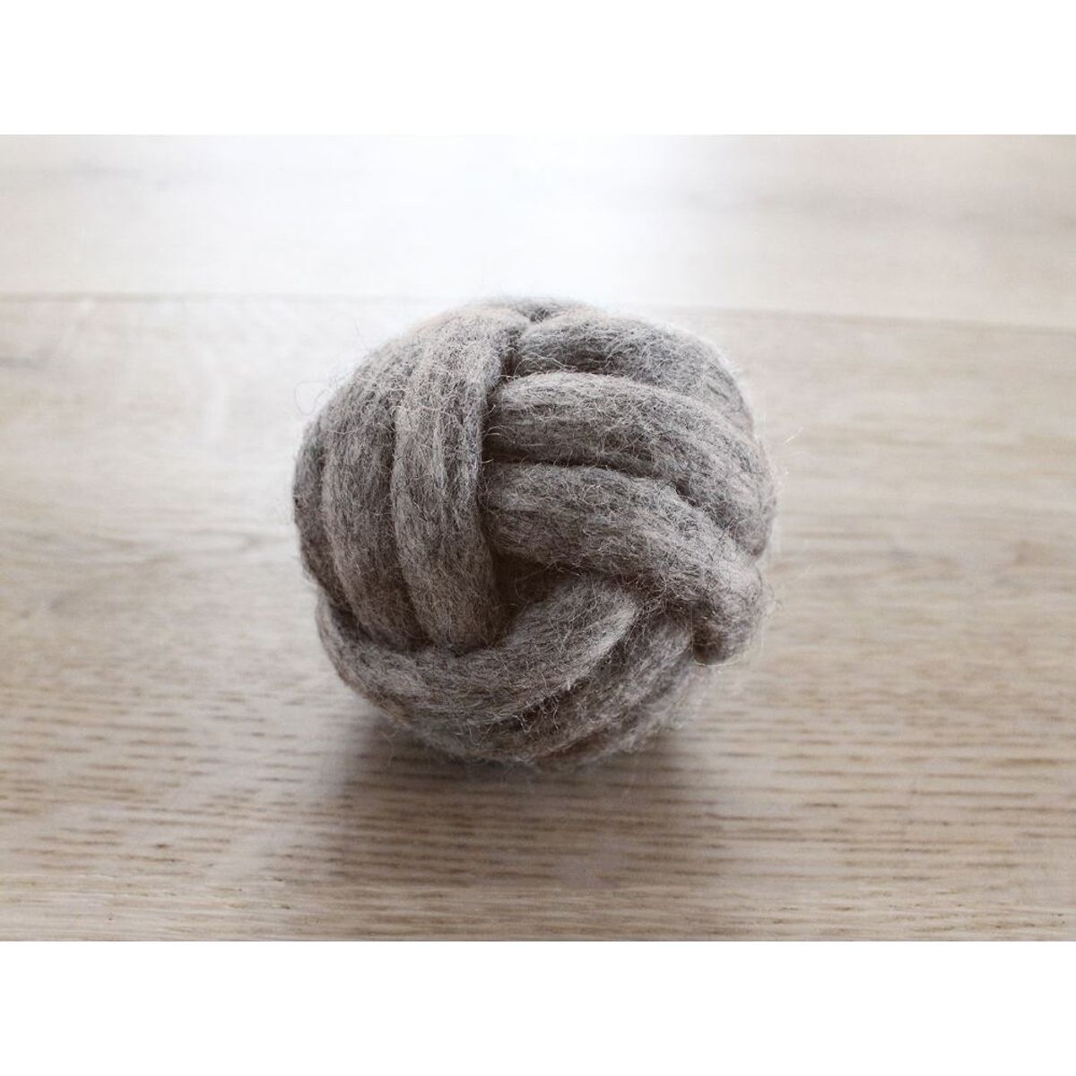 Wooldot - Knyttet Bold Hundelegetøj - Brun - 8 Cm