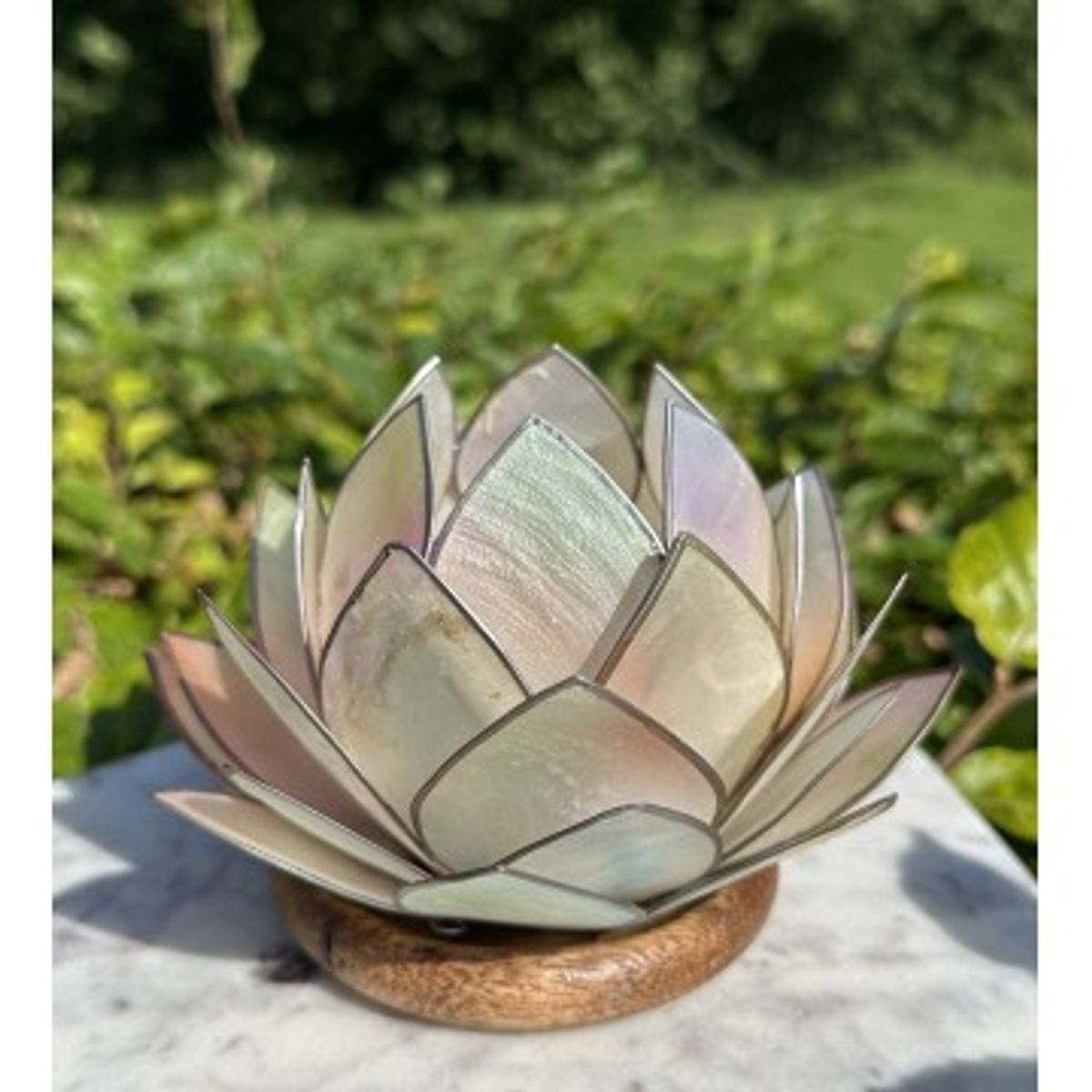 Lotus Stage med træ fod - Opal dream - Lysestager generelt - GodKarmaShop