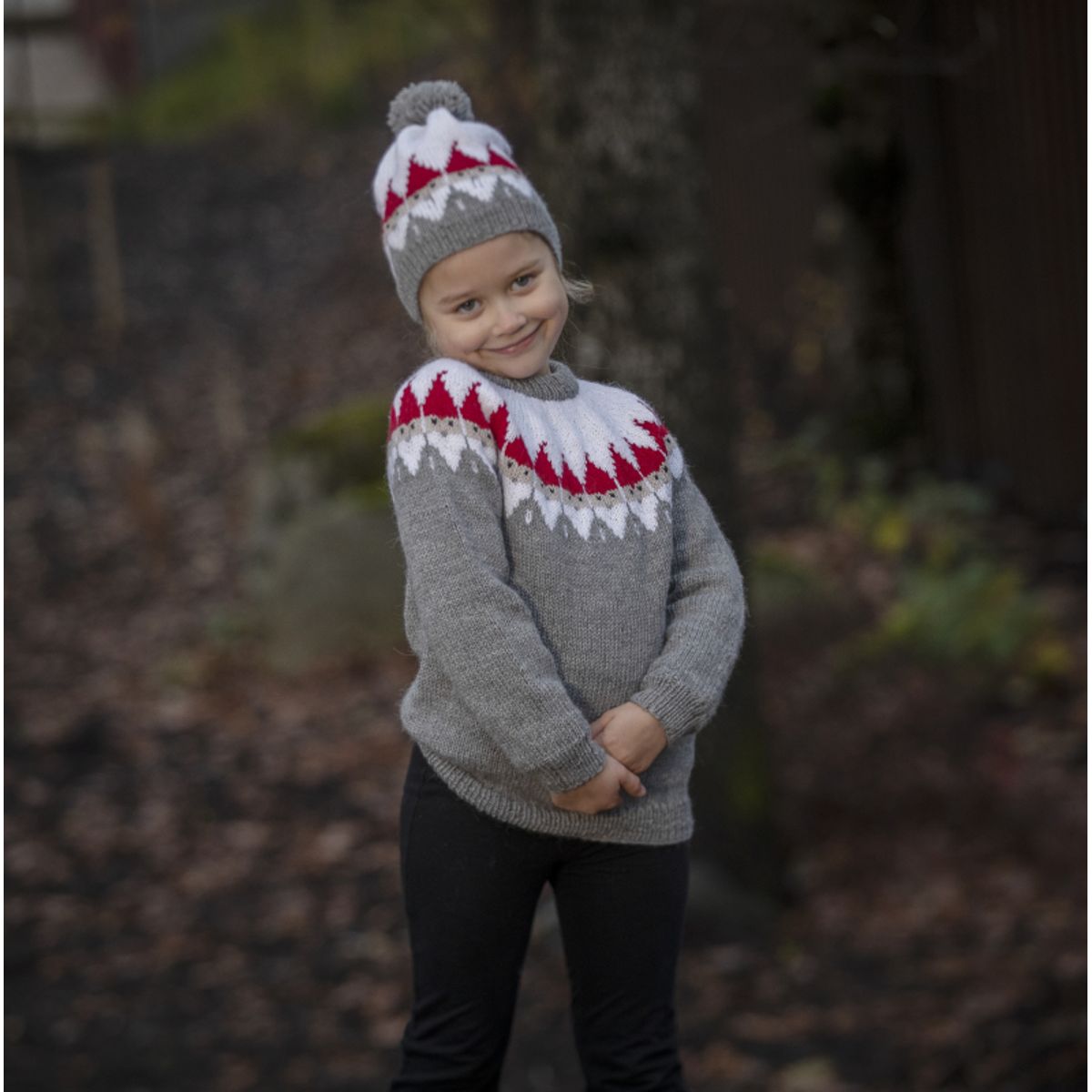 "Nisse" Genser og hue - Viking Design 2032-5A Kit - 2 - 12 år - Viking Alpaca Storm, fra Viking