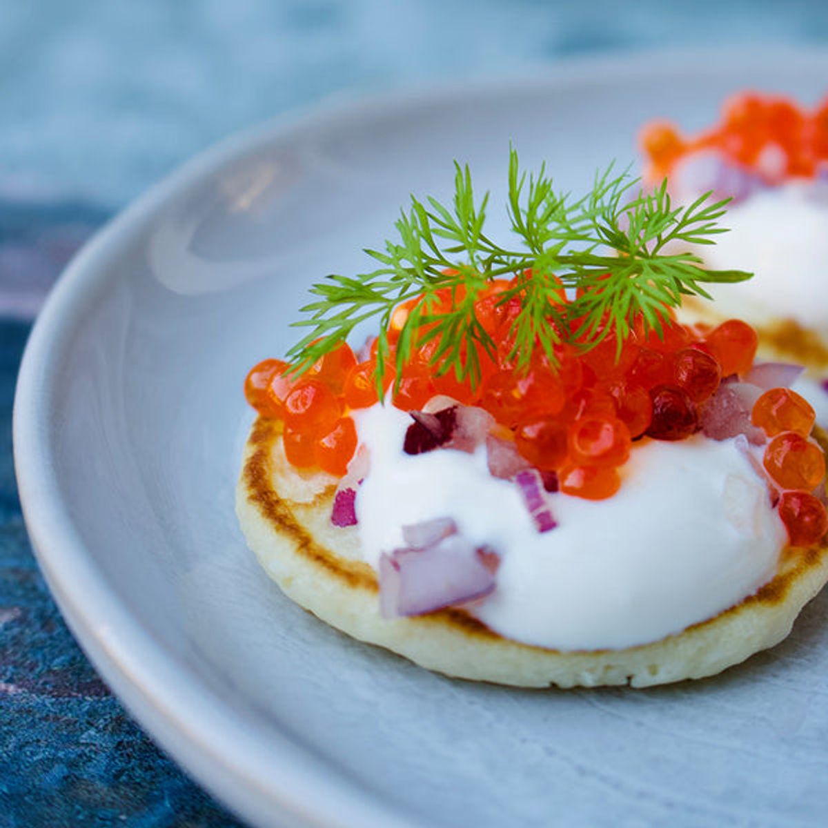 Ørredrogn på blinis