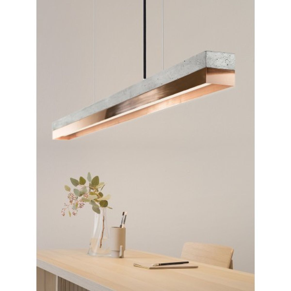 Langbordspendel i beton og kobber 122 cm 25W LED - Lys beton/Kobber