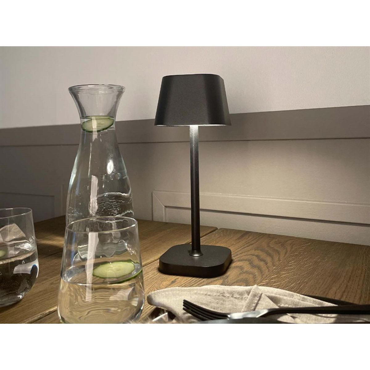 Isa, Lampe, sort, H10x26 cm, aluminium