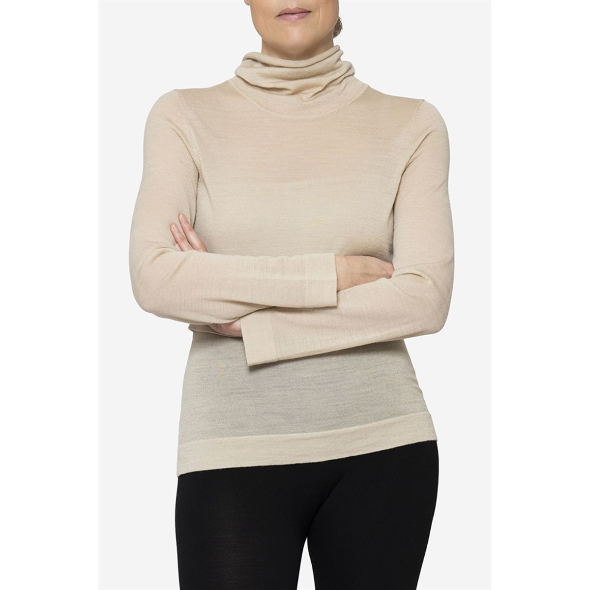 Beige ammebluse med rullekrave