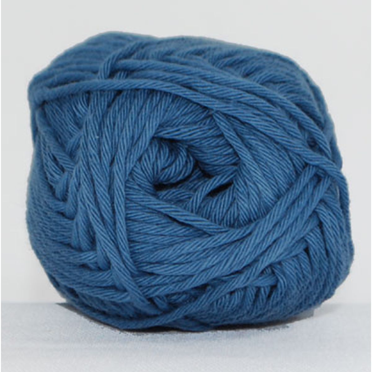 Cotton 8/8, jeansblå, 50 g, nr. 4020