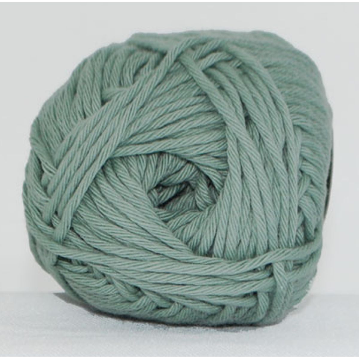 Cotton 8/8, støvet grøn, 50 g, nr. 5806