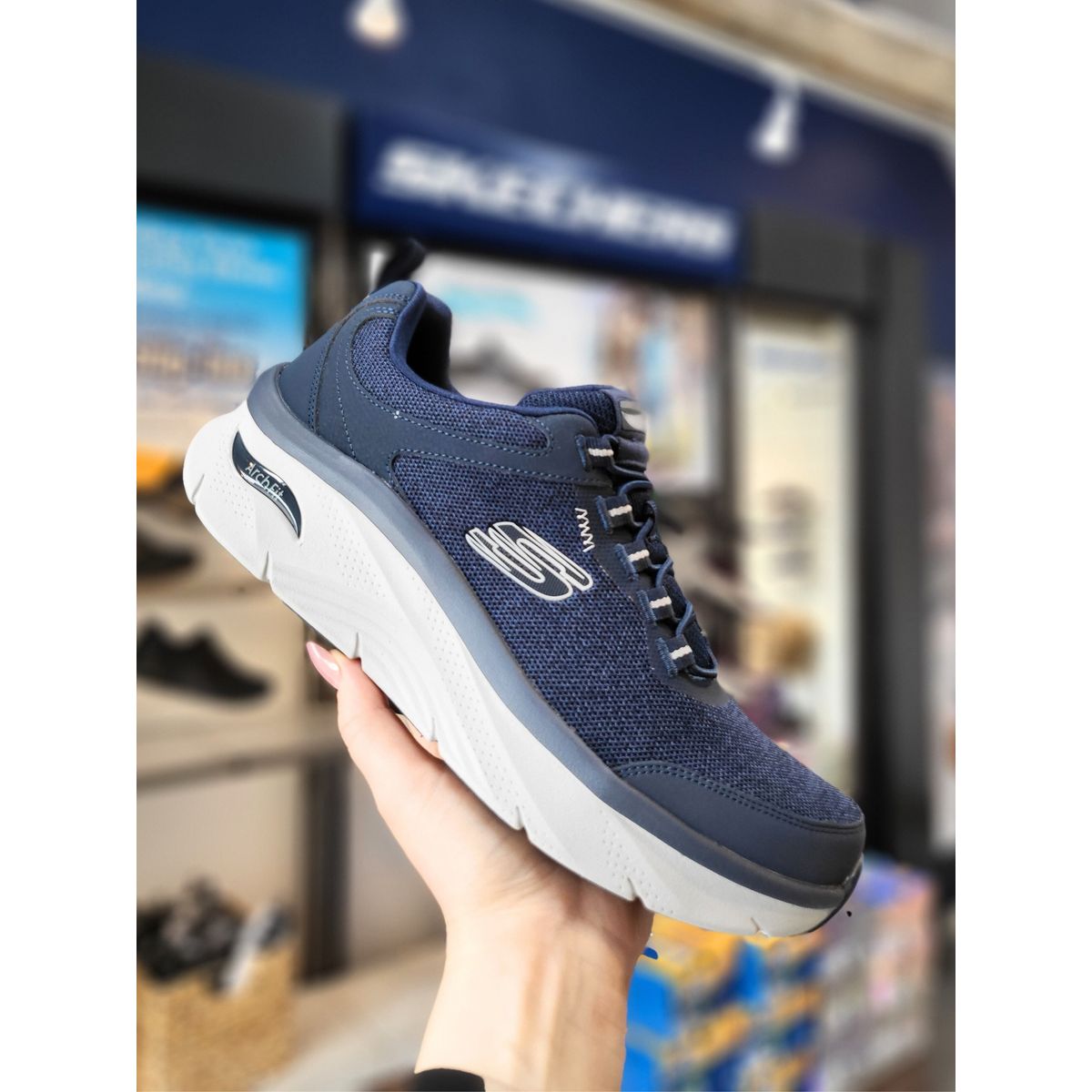 SKECHERS - Relaxed Fit: Arch Fit D'Lux - Greeley - Navy 43