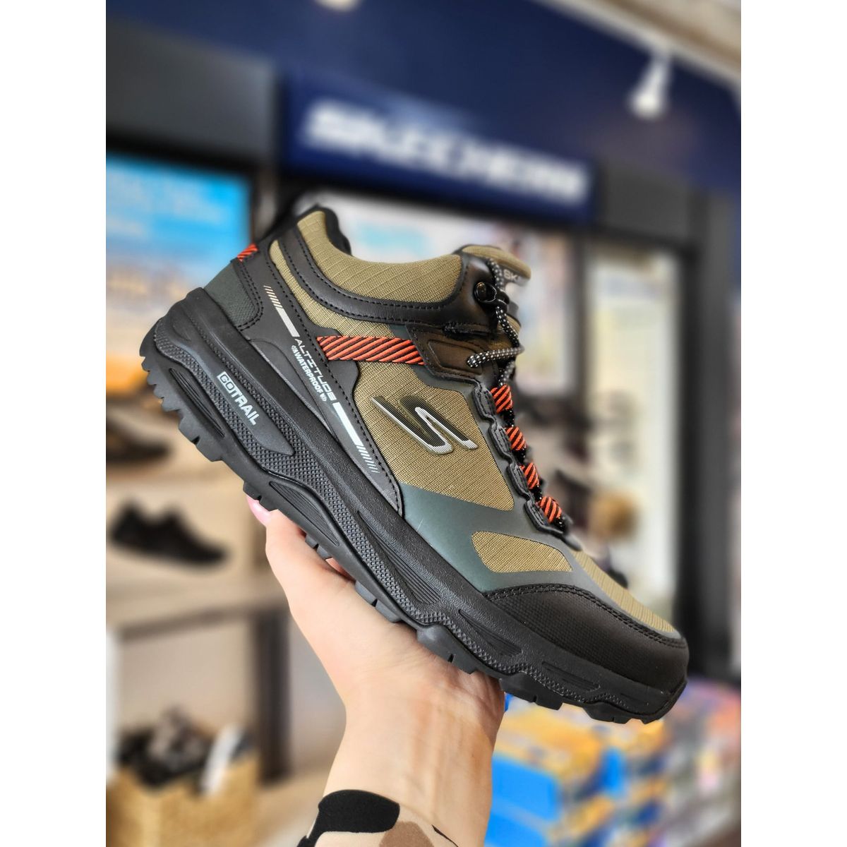 SKECHERS - GO RUN Trail Altitude - Waterproof -Olive/Black 42