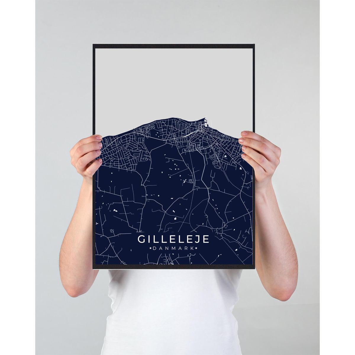 Gilleleje plakat - mørkeblå (Størrelse: L - 50x70cm (B2))