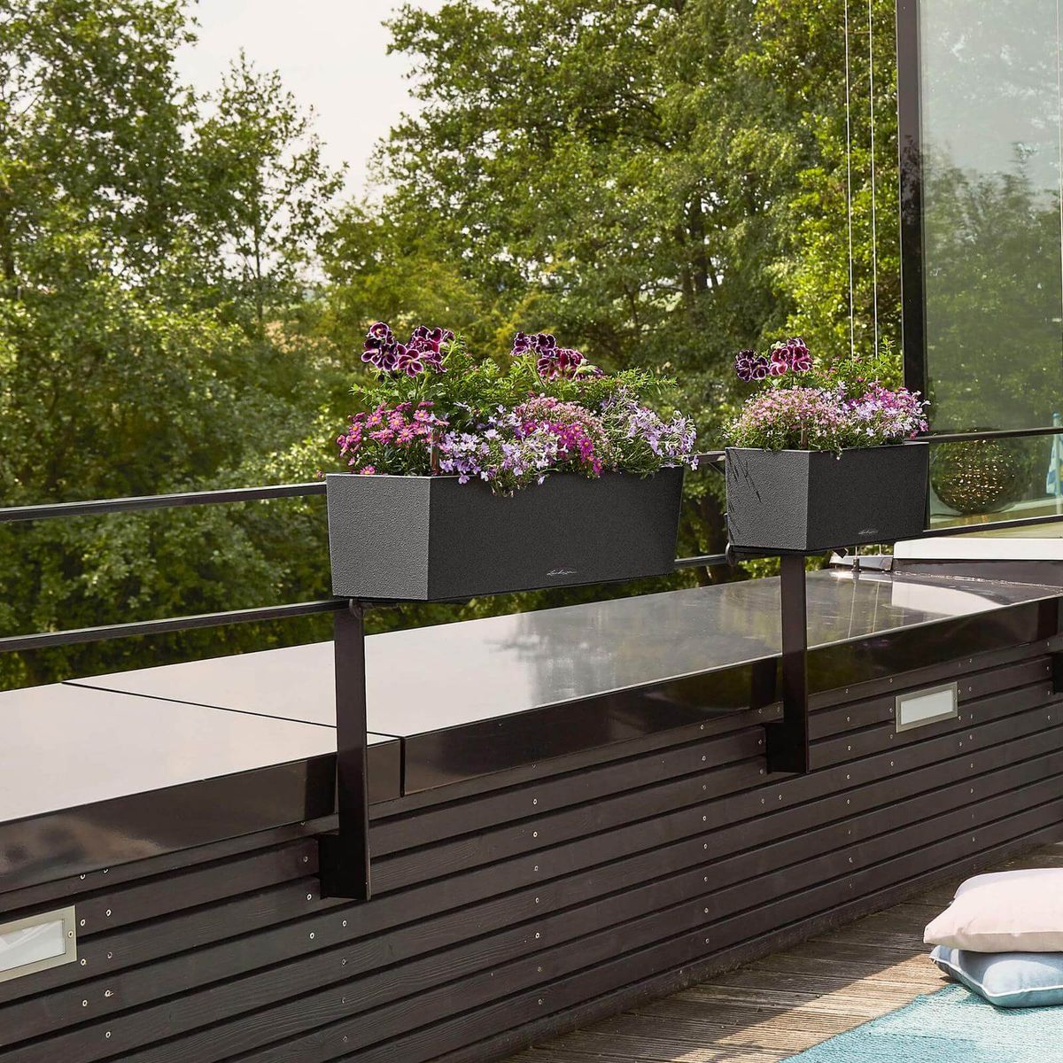 Lechuza Balconera Stone udendørs krukke til blomster med selvvandingssystem Graphite black 80 x 19 x H19 cm