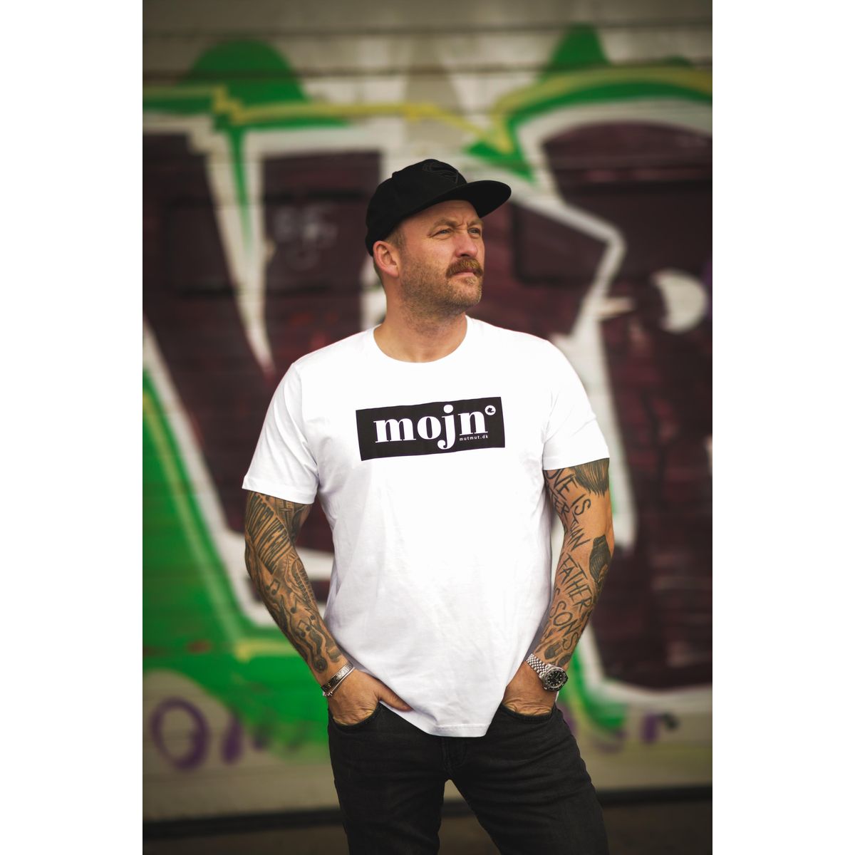 MOJN hvid t-shirt med sort tryk XL