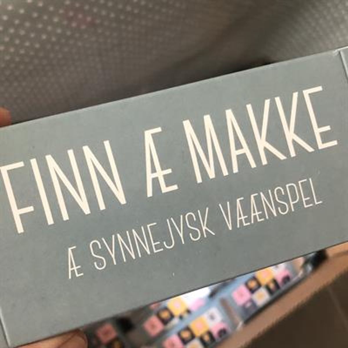 FINN Æ MAKKE - VENDESPIL (30 billedpar)