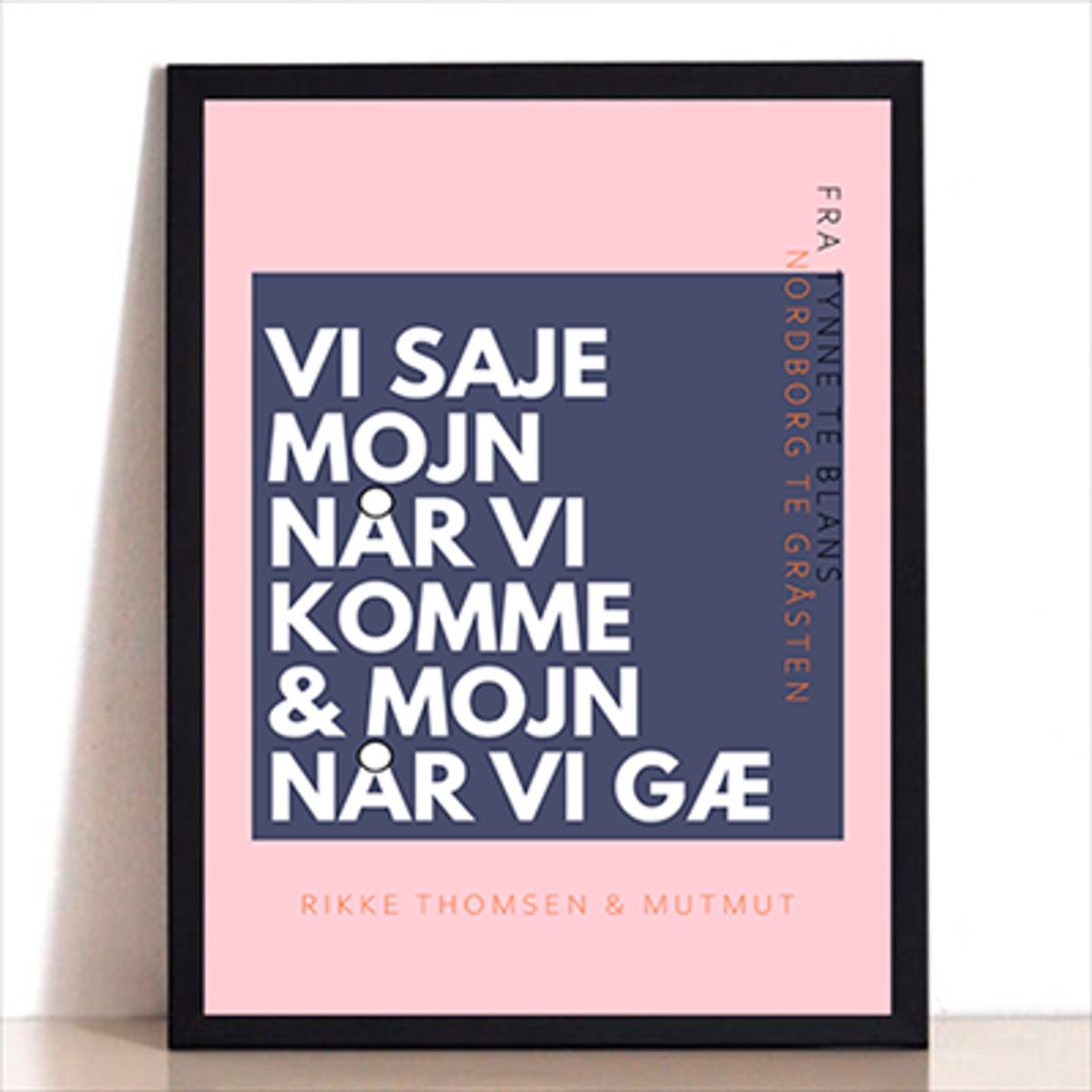 MOJN NÅR VI KOMME - PLAKAT i BLÅ/LYSERØD A4