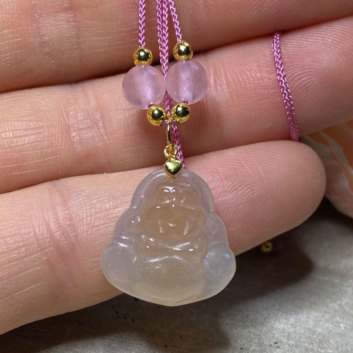 Pink opal Buddha halskæde på silkesnor