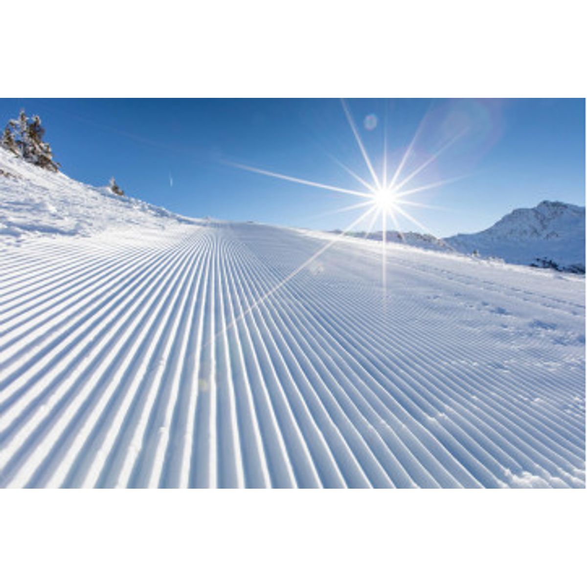 Fototapet - Ski Slope And Sunny Day