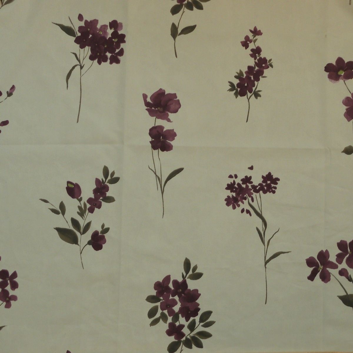 Cremefarvet med blomstergrene - 50% Bomuld, 50% Polyester