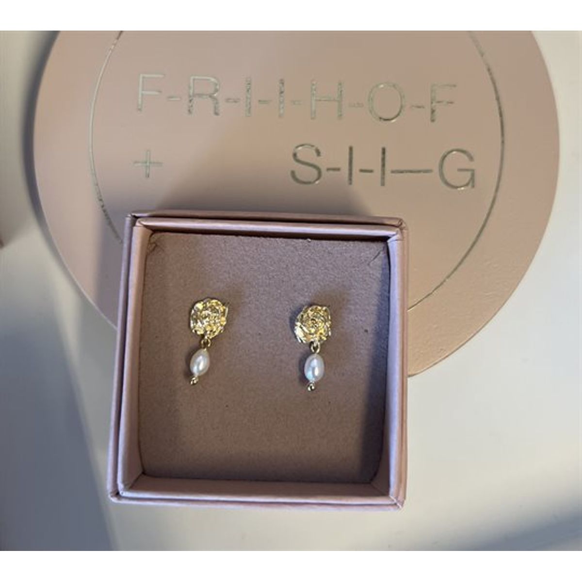 Friihof+Siig - Flower pearls Ørering - Guld