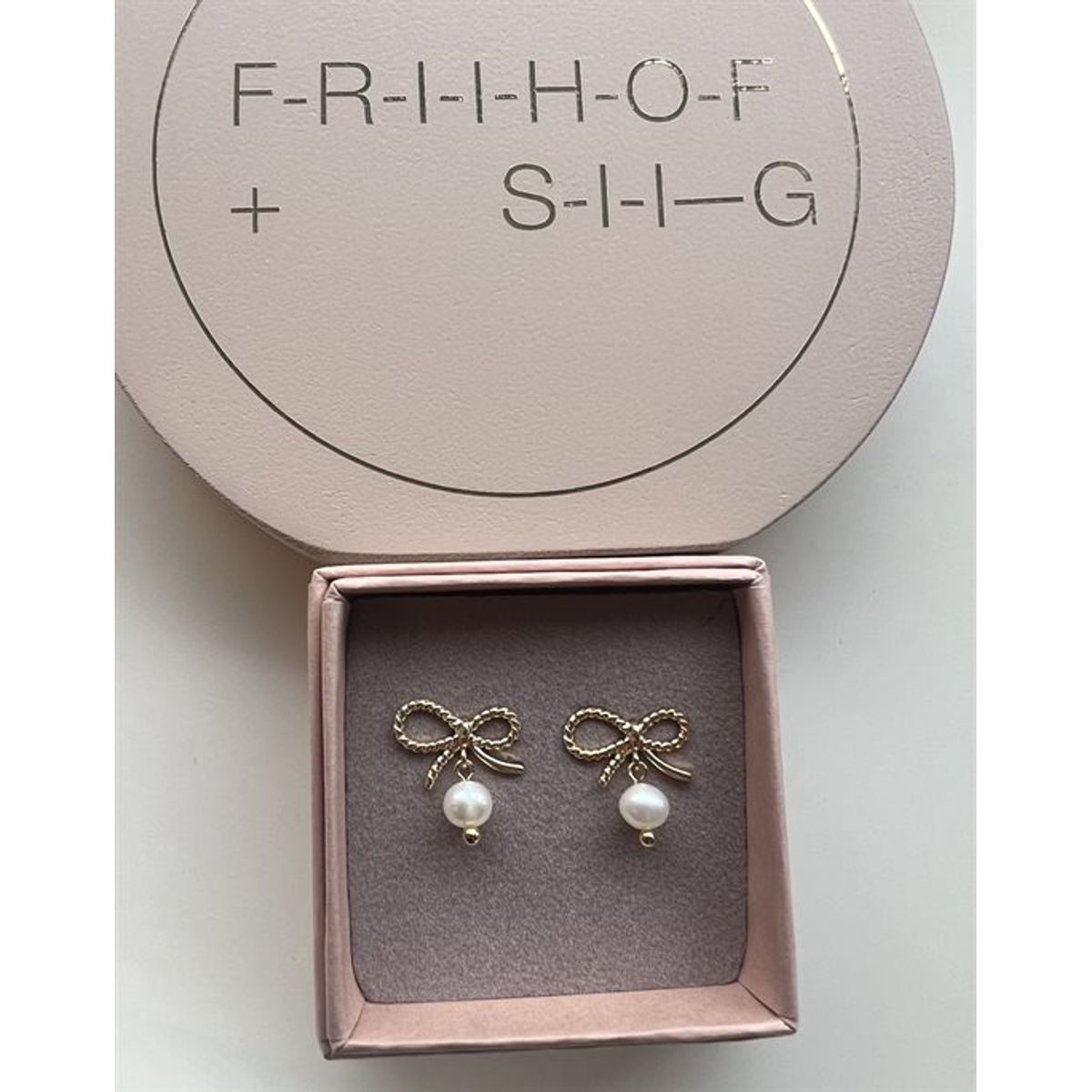 Friihof+Siig - Bow with pearl - Guld