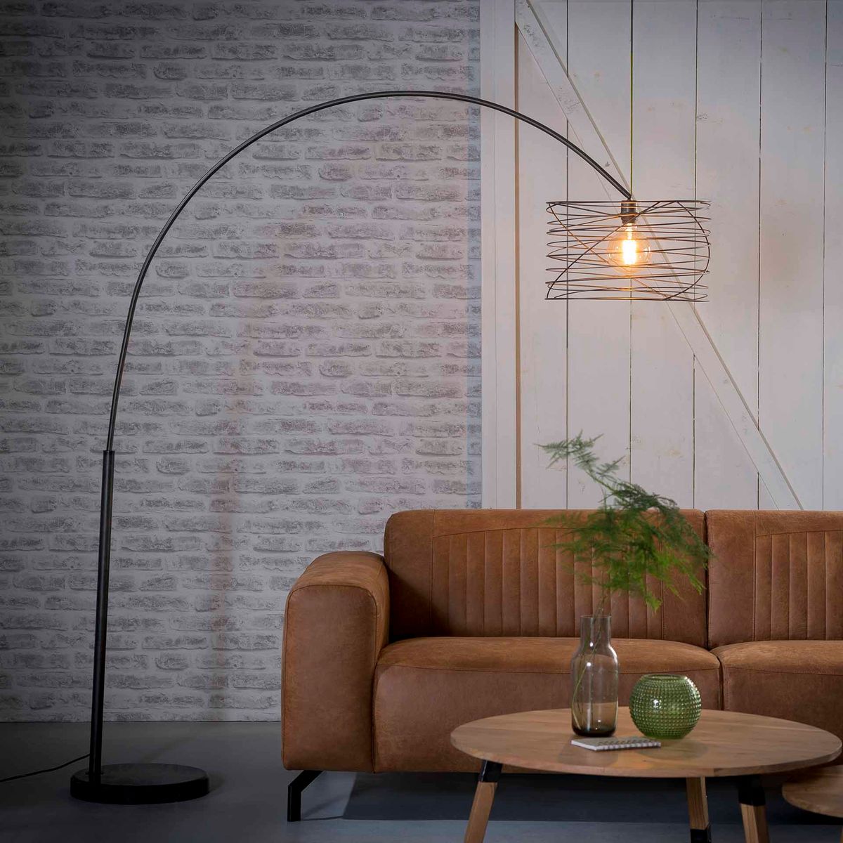 Spirilla - Spændende buet gulvlampe med spiralformet skærm Levering med pære(r)