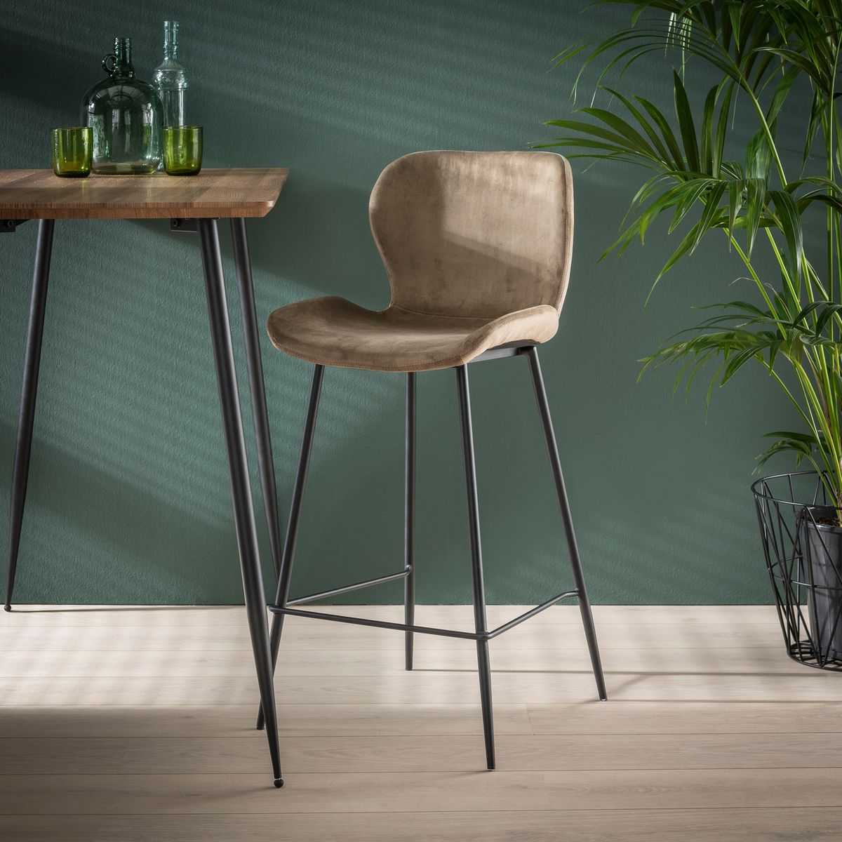 Blues- 4 Barstole i champagne farvet velour og metal