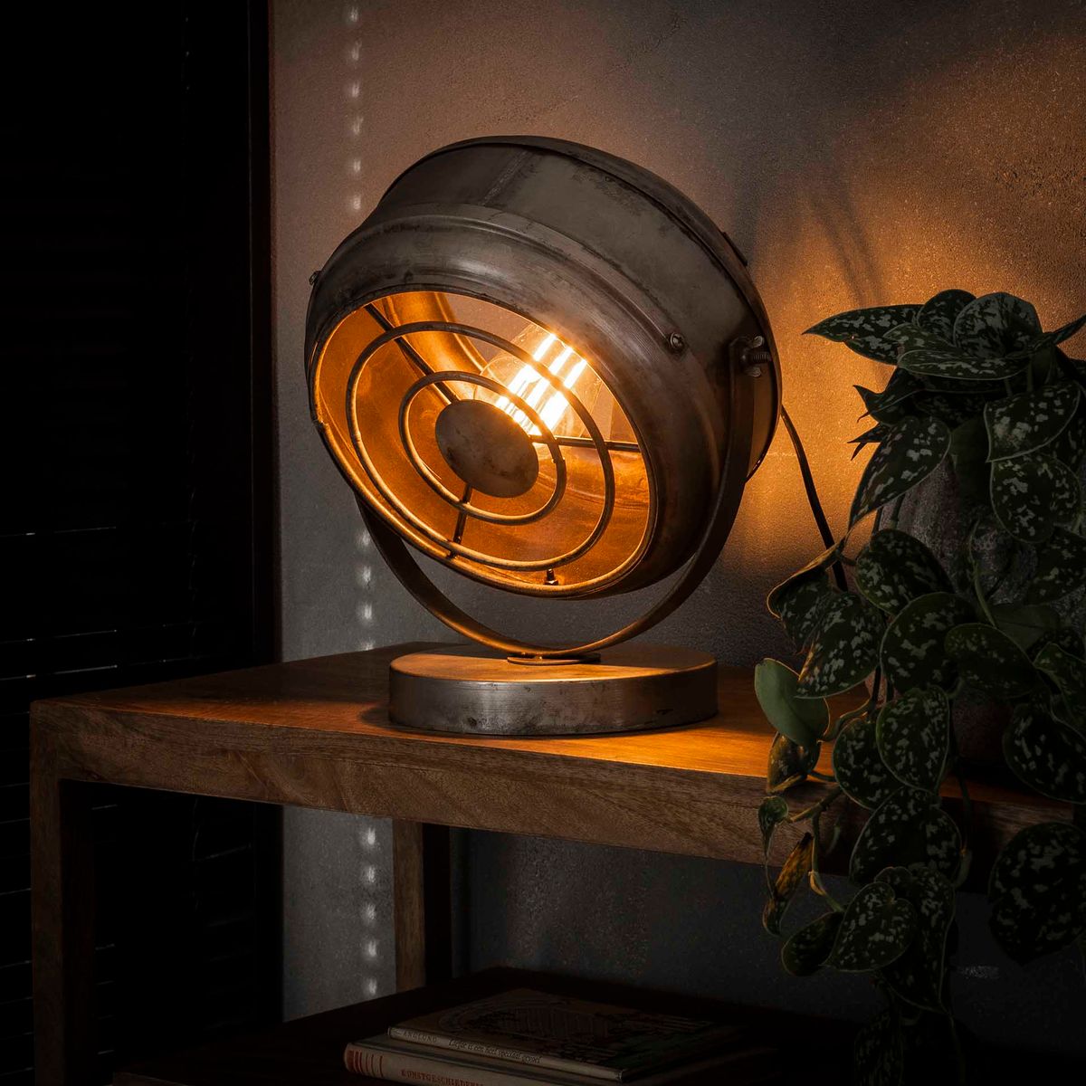 Industry Z-7661 - Bordlampe i antik sølv farve